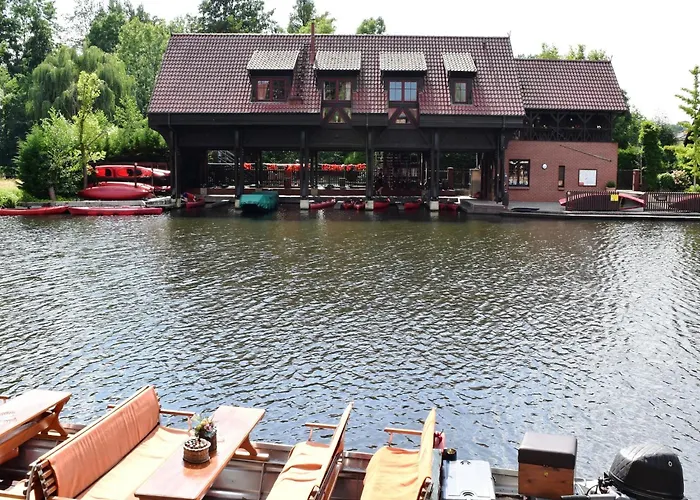 In Near The Water * 吕本