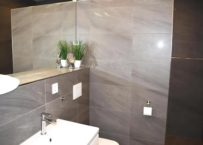 In Near The Water * 吕本